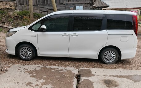 Toyota Noah III, 2014 год, 1 740 000 рублей, 2 фотография