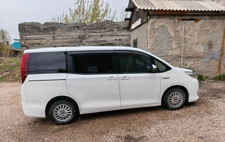 Toyota Noah III, 2014 год, 1 740 000 рублей, 4 фотография
