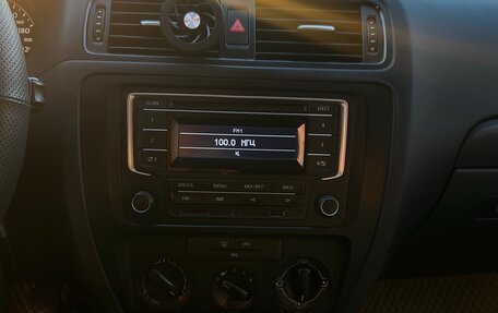 Volkswagen Jetta VI, 2014 год, 900 000 рублей, 6 фотография