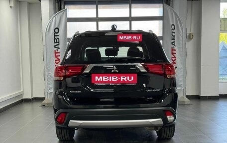 Mitsubishi Outlander III рестайлинг 3, 2018 год, 2 250 000 рублей, 7 фотография