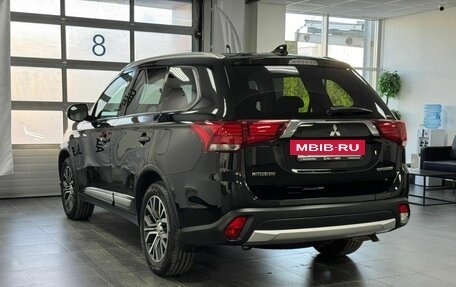 Mitsubishi Outlander III рестайлинг 3, 2018 год, 2 250 000 рублей, 8 фотография