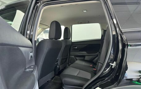 Mitsubishi Outlander III рестайлинг 3, 2018 год, 2 250 000 рублей, 18 фотография