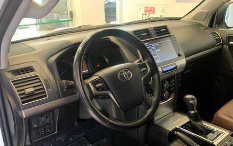 Toyota Land Cruiser Prado 150 рестайлинг 2, 2021 год, 6 980 500 рублей, 12 фотография