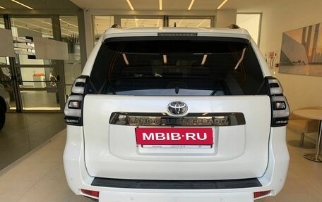 Toyota Land Cruiser Prado 150 рестайлинг 2, 2021 год, 6 980 500 рублей, 5 фотография