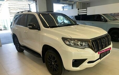 Toyota Land Cruiser Prado 150 рестайлинг 2, 2021 год, 6 980 500 рублей, 3 фотография