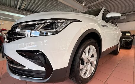 Volkswagen Tiguan II, 2023 год, 2 980 000 рублей, 5 фотография