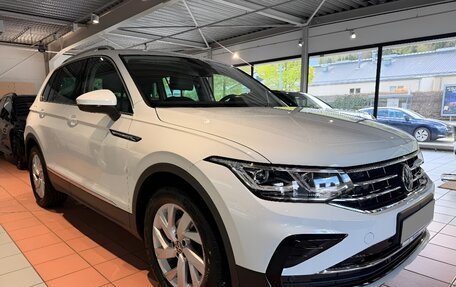 Volkswagen Tiguan II, 2023 год, 2 980 000 рублей, 3 фотография