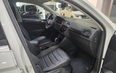 Volkswagen Tiguan II, 2023 год, 2 980 000 рублей, 10 фотография