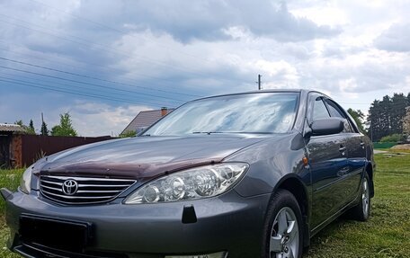 Toyota Camry V40, 2004 год, 700 000 рублей, 1 фотография
