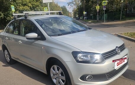 Volkswagen Polo VI (EU Market), 2011 год, 600 000 рублей, 24 фотография