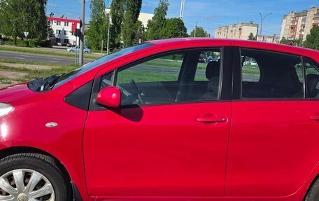 Toyota Yaris III рестайлинг, 2008 год, 600 000 рублей, 2 фотография