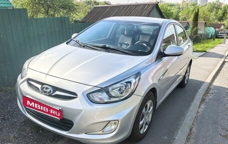 Hyundai Solaris II рестайлинг, 2011 год, 730 000 рублей, 2 фотография