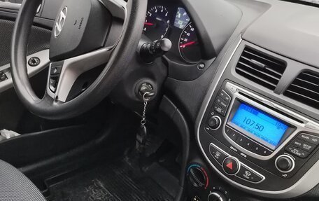 Hyundai Solaris II рестайлинг, 2011 год, 730 000 рублей, 8 фотография