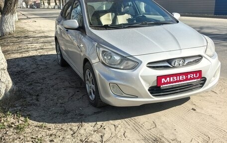 Hyundai Solaris II рестайлинг, 2011 год, 730 000 рублей, 4 фотография