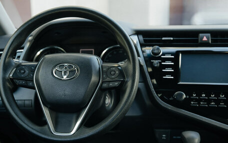 Toyota Camry, 2018 год, 2 320 000 рублей, 8 фотография