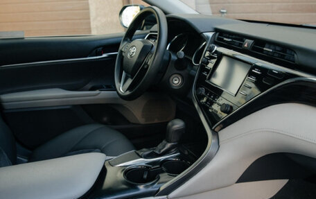 Toyota Camry, 2018 год, 2 320 000 рублей, 6 фотография