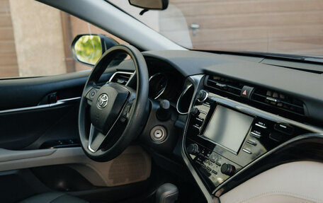 Toyota Camry, 2018 год, 2 320 000 рублей, 7 фотография