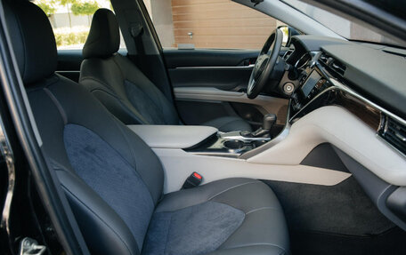 Toyota Camry, 2018 год, 2 320 000 рублей, 15 фотография
