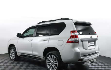 Toyota Land Cruiser Prado 150 рестайлинг 2, 2015 год, 3 990 000 рублей, 7 фотография