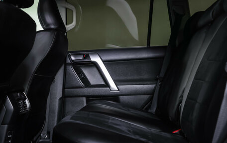 Toyota Land Cruiser Prado 150 рестайлинг 2, 2015 год, 3 990 000 рублей, 11 фотография