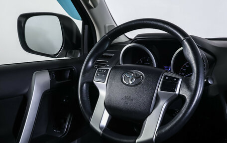 Toyota Land Cruiser Prado 150 рестайлинг 2, 2015 год, 3 990 000 рублей, 13 фотография