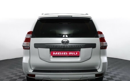 Toyota Land Cruiser Prado 150 рестайлинг 2, 2015 год, 3 990 000 рублей, 6 фотография