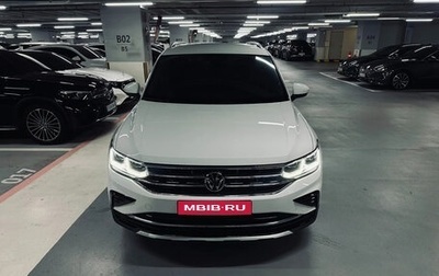 Volkswagen Tiguan II, 2023 год, 2 700 000 рублей, 1 фотография