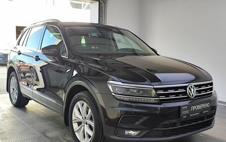 Volkswagen Tiguan II, 2018 год, 2 940 000 рублей, 3 фотография