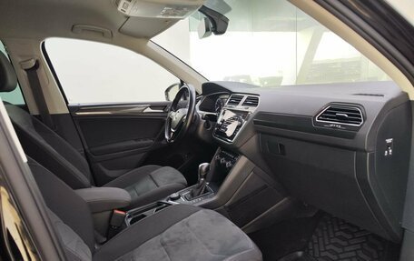 Volkswagen Tiguan II, 2018 год, 2 940 000 рублей, 13 фотография