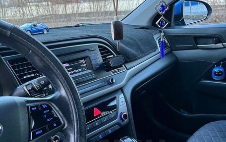 Hyundai Elantra VI рестайлинг, 2018 год, 1 350 000 рублей, 8 фотография
