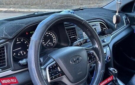 Hyundai Elantra VI рестайлинг, 2018 год, 1 350 000 рублей, 9 фотография