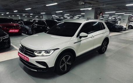 Volkswagen Tiguan II, 2023 год, 2 700 000 рублей, 2 фотография
