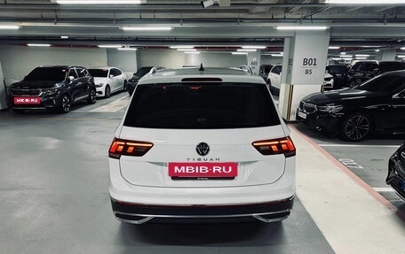 Volkswagen Tiguan II, 2023 год, 2 700 000 рублей, 3 фотография