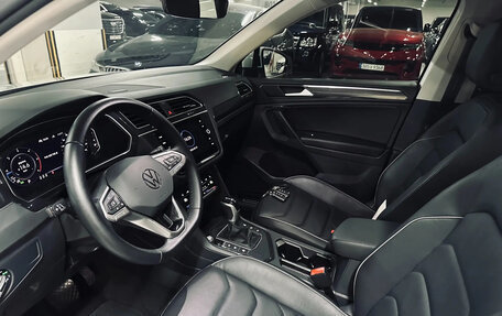 Volkswagen Tiguan II, 2023 год, 2 700 000 рублей, 6 фотография