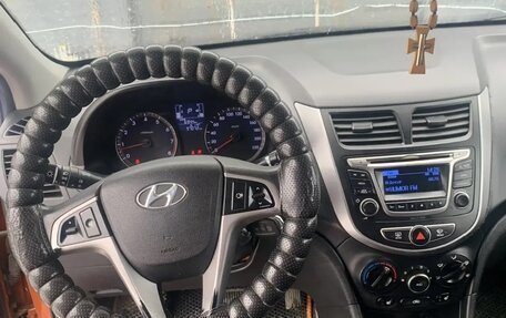 Hyundai Solaris II рестайлинг, 2015 год, 650 000 рублей, 9 фотография