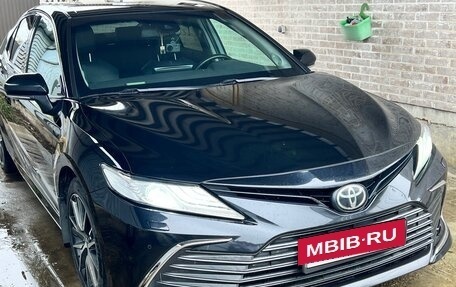 Toyota Camry, 2021 год, 3 800 000 рублей, 2 фотография