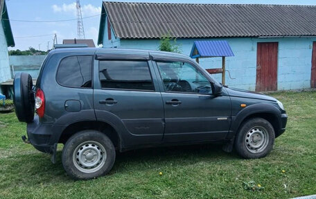 Chevrolet Niva I рестайлинг, 2017 год, 710 000 рублей, 3 фотография
