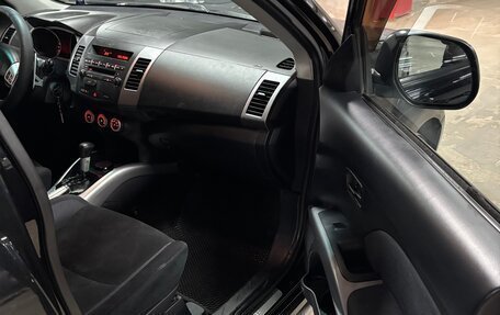 Mitsubishi Outlander III рестайлинг 3, 2008 год, 800 000 рублей, 15 фотография