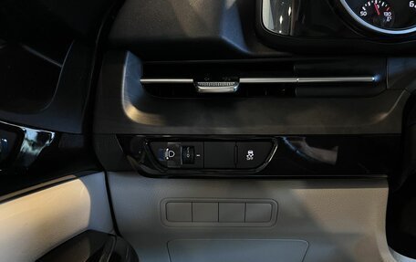 KIA Carnival, 2021 год, 3 940 000 рублей, 29 фотография