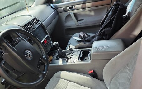 Volkswagen Touareg III, 2004 год, 700 000 рублей, 4 фотография