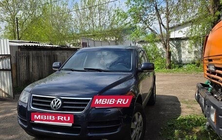 Volkswagen Touareg III, 2004 год, 700 000 рублей, 2 фотография