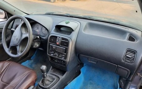 Mitsubishi Carisma I, 2001 год, 138 000 рублей, 24 фотография