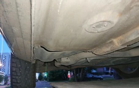 Mitsubishi Carisma I, 2001 год, 138 000 рублей, 26 фотография