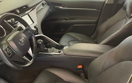 Toyota Camry, 2020 год, 3 200 000 рублей, 2 фотография