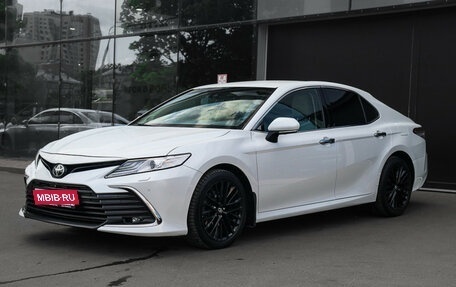 Toyota Camry, 2021 год, 3 800 000 рублей, 1 фотография