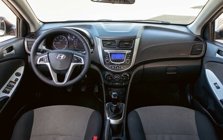 Hyundai Solaris II рестайлинг, 2012 год, 725 000 рублей, 16 фотография