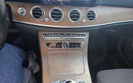 Mercedes-Benz E-Класс, 2019 год, 3 900 000 рублей, 10 фотография