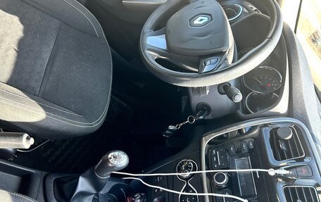 Renault Logan II, 2017 год, 1 130 000 рублей, 4 фотография