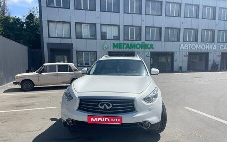 Infiniti FX II, 2013 год, 2 200 000 рублей, 2 фотография