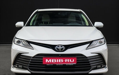 Toyota Camry, 2021 год, 3 800 000 рублей, 2 фотография